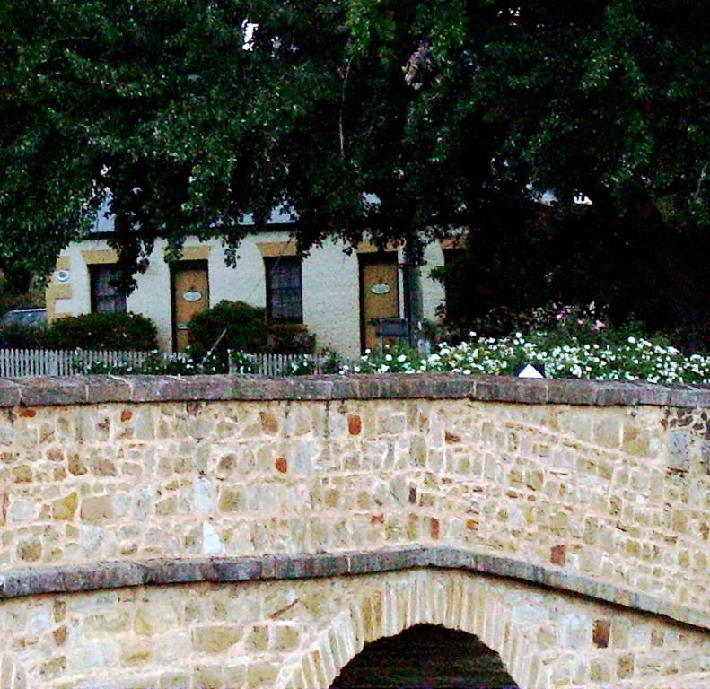 Bridge Cottages Sargeants & Armoury Cottages 1823 - History & Charm ริชมอนด์ ภายนอก รูปภาพ