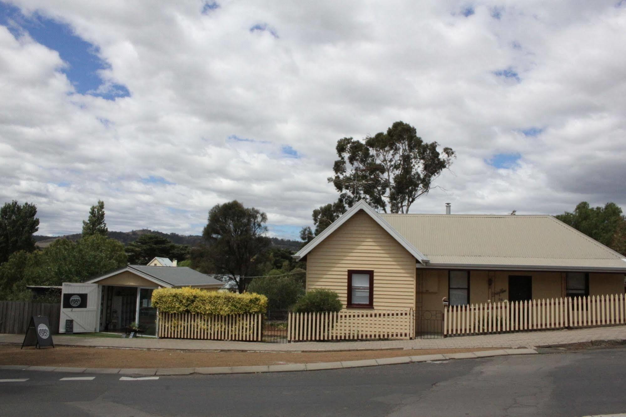Bridge Cottages Sargeants & Armoury Cottages 1823 - History & Charm ริชมอนด์ ภายนอก รูปภาพ